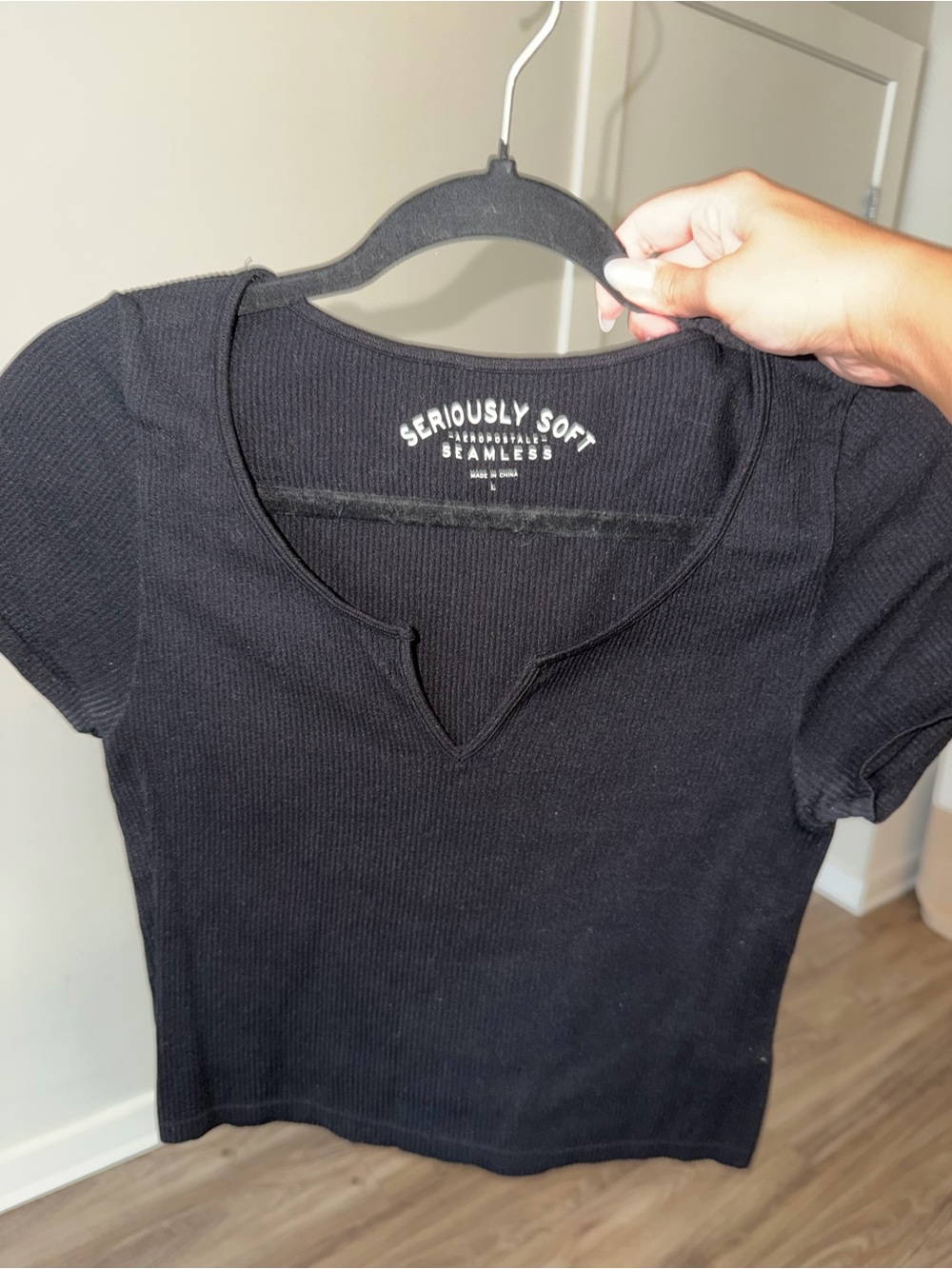 Aeropostale Black Short Sleeve Ribbed Notch Tee